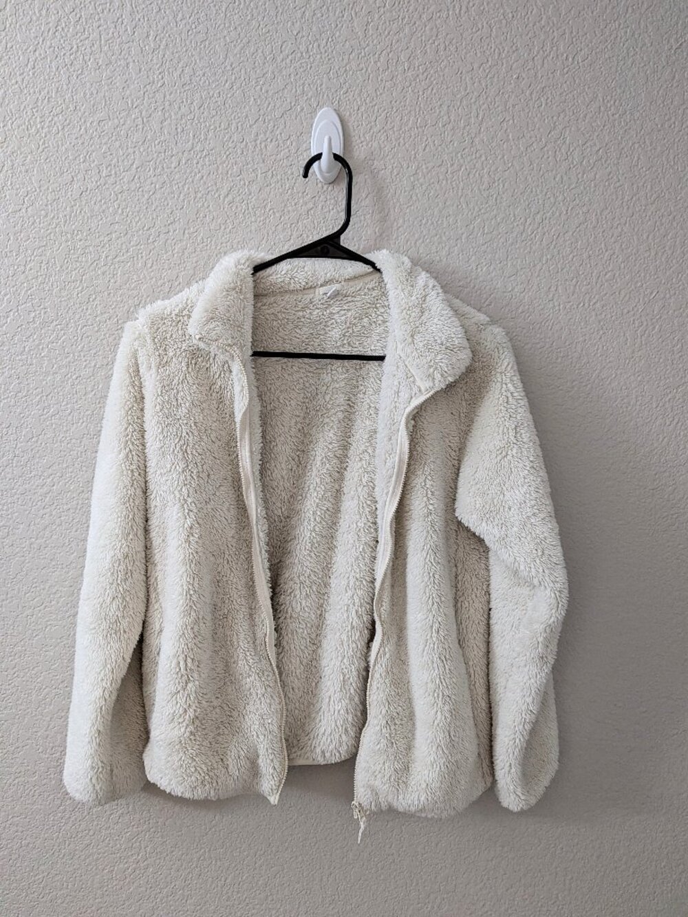 Uniqlo cream fuzzy fleece zip-up jacket - Size 13 (Kids)